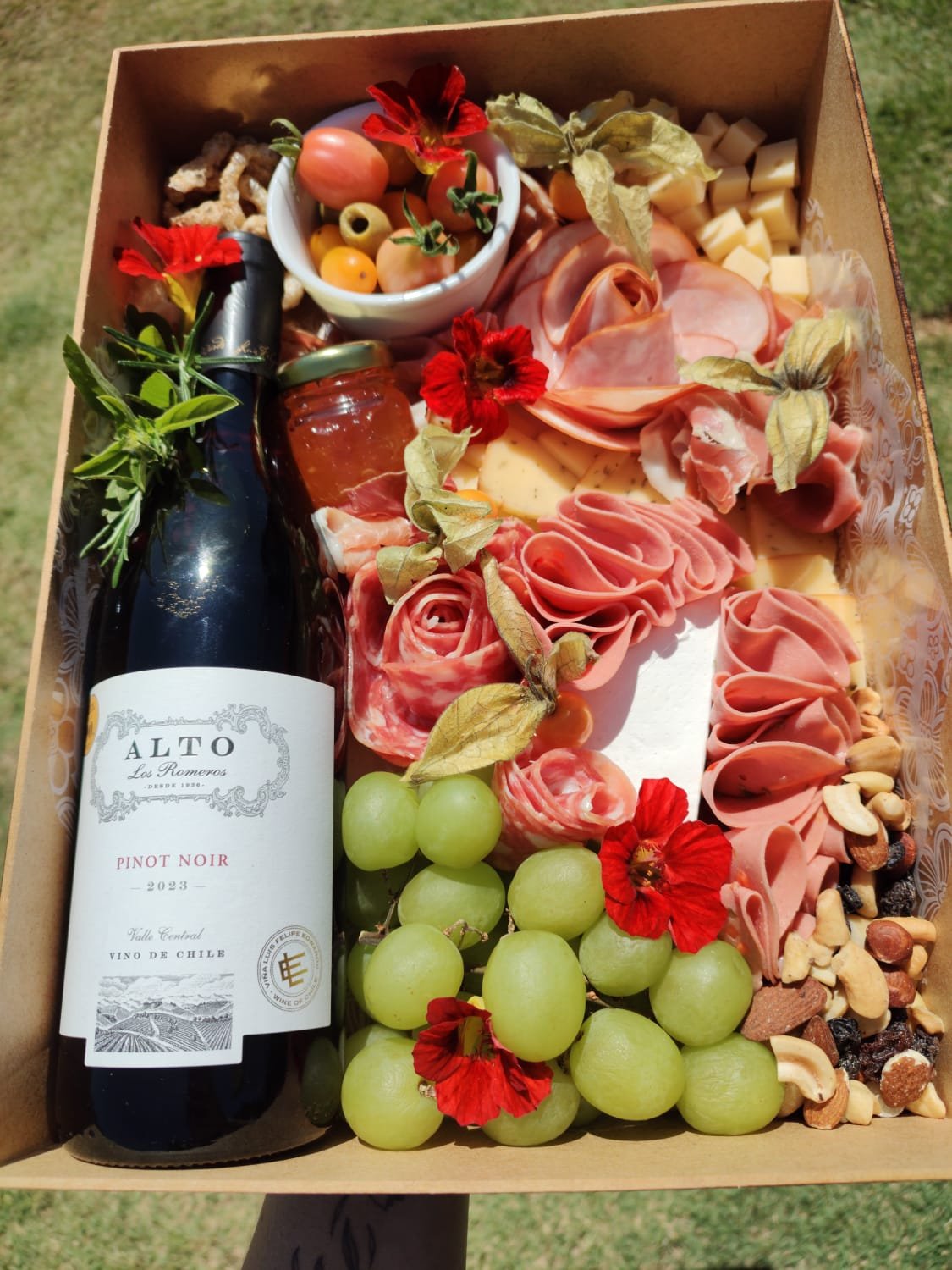 Box Degustação & Vinho TAHANINA – Experiência para 2